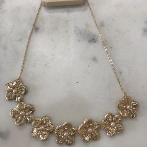 ⭐️Gold Necklace and earrings set 🎄